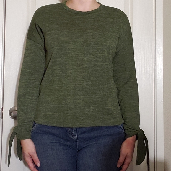 Forever 21 Tops - Olive tie-sleeve top